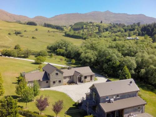 Three Thirty B & B — 4-Star Luxury Hotel in Queenstown, New Zealand