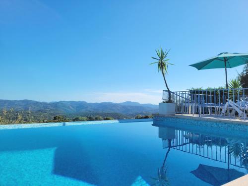 Les Volets Bleus - carbon neutral hotel in Speracedes