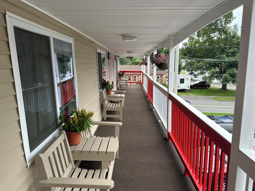 Cozy Corner Motel - photo 13