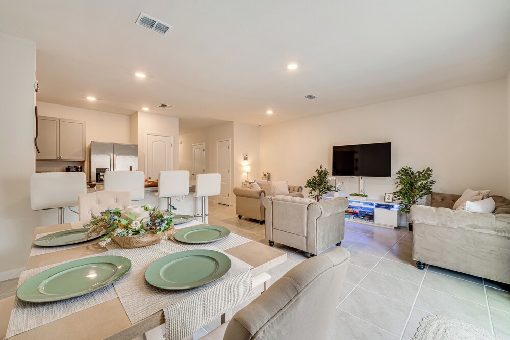 Davenport Home w Pool Access & Patio — 4-Star Luxury Hotel in Davenport, United States