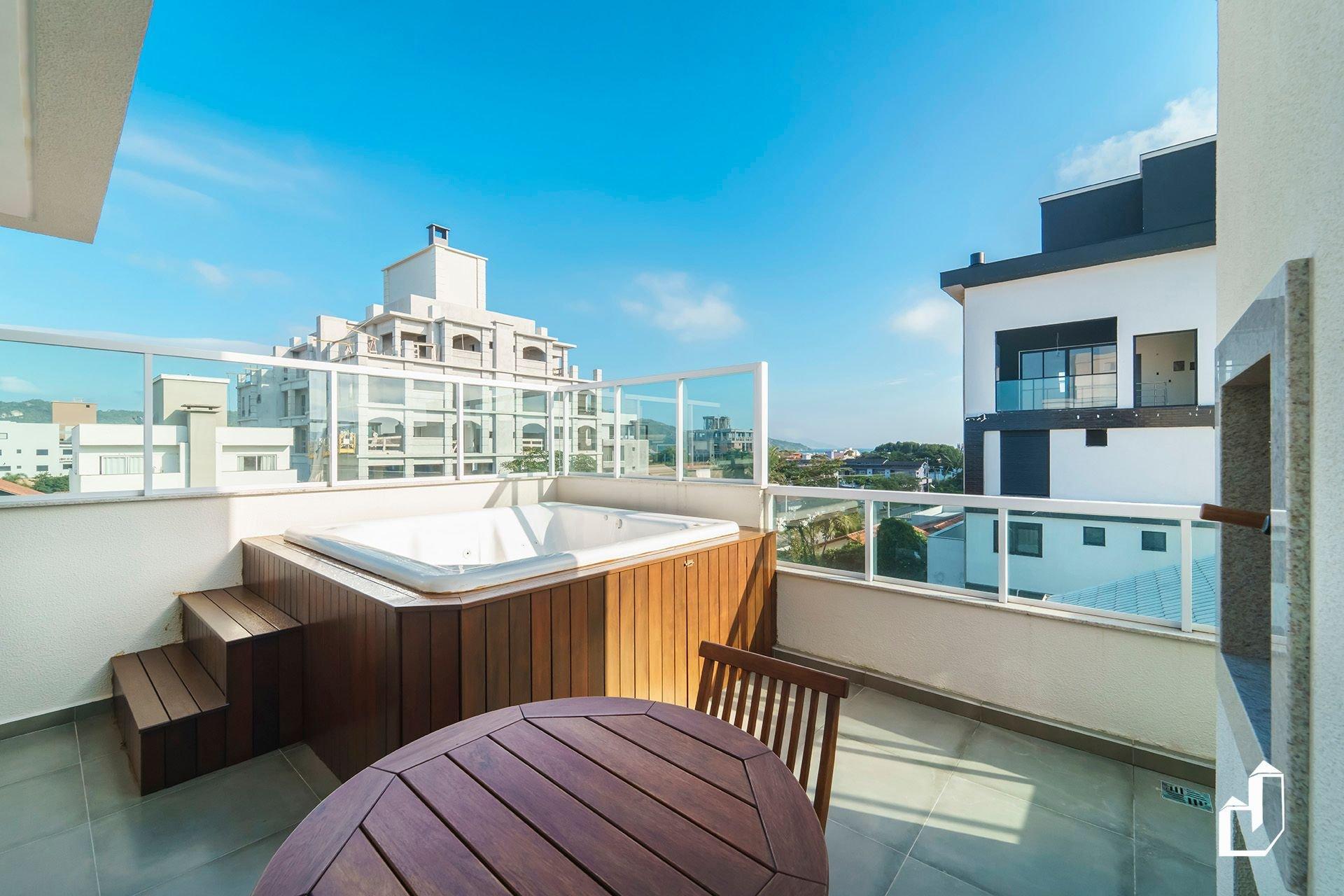 Cobertura duplex com 03 dormitórios e jacuzzi