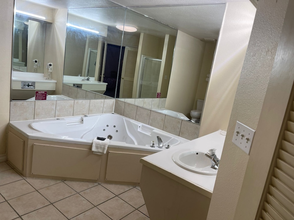 Lakeside Inn Suites By Oyo Mathis I 37 — Mathis