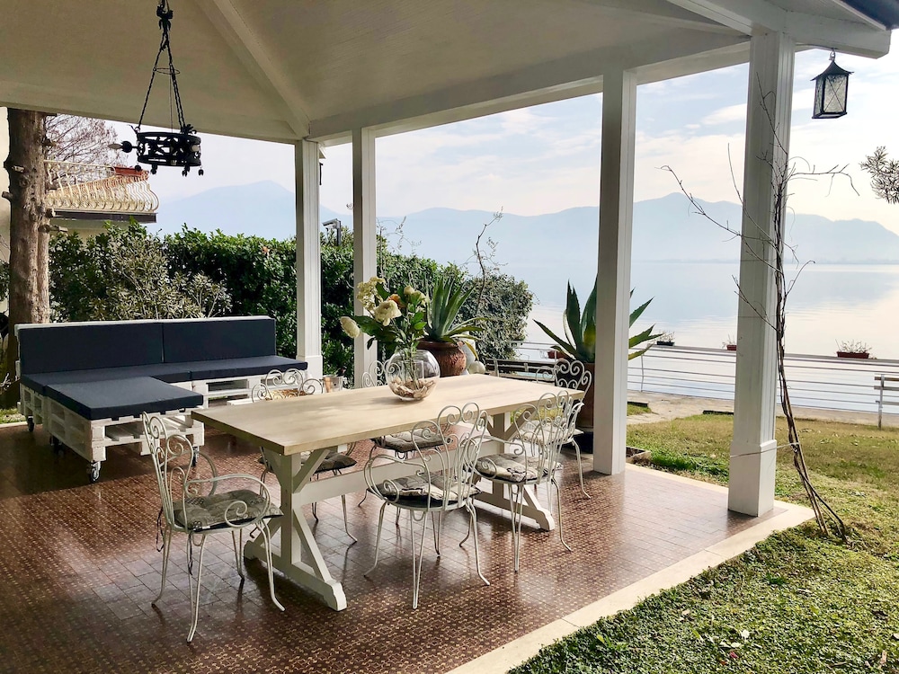 Villa Anastasye — 4-Star Luxury Hotel in Predore, Italy