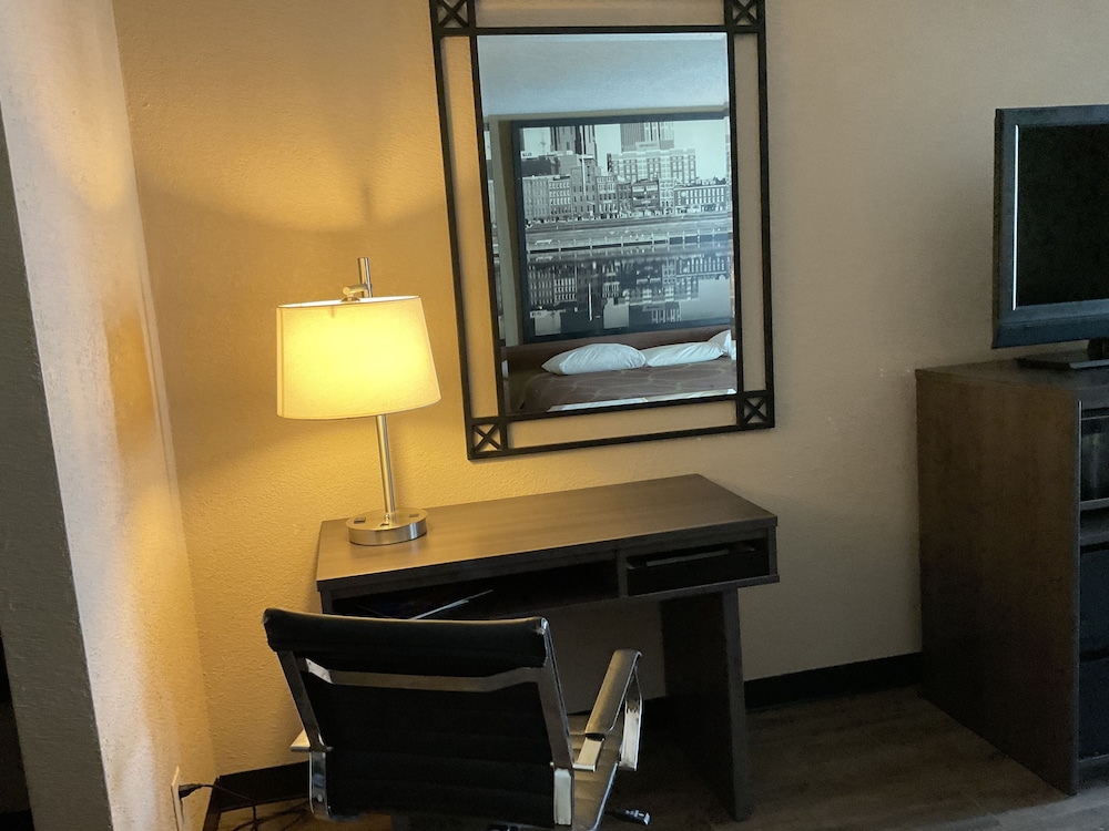 Super 8 by Wyndham Chattanooga East Ridge - photo 35