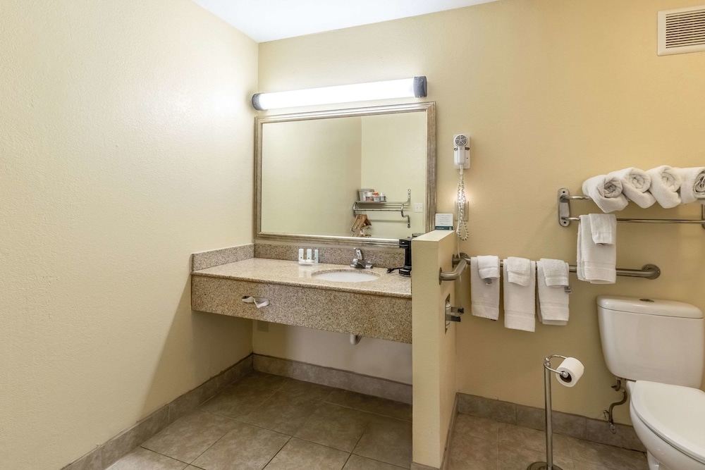 Quality Inn Franklin Cool Springs Area - photo 16