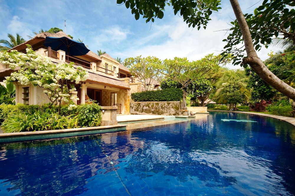 Pool Villa Merumatta Senggigi — 4-Star Luxury Hotel in Senggigi, Indonesia