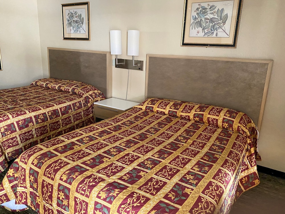 Pacific Express Inn - photo 2