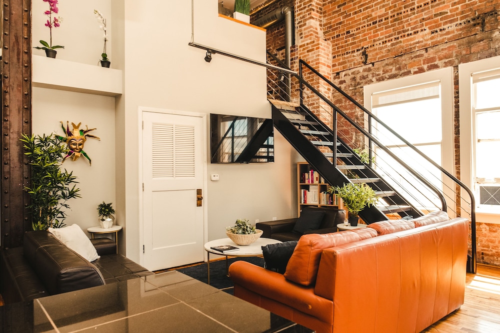 Crashpad On Main Street - photo 15