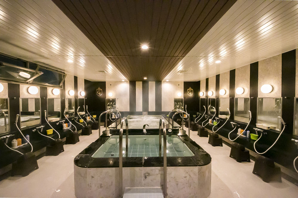 Spa & Capsule Hotel Grandpark Inn Sugamo Caters To Men