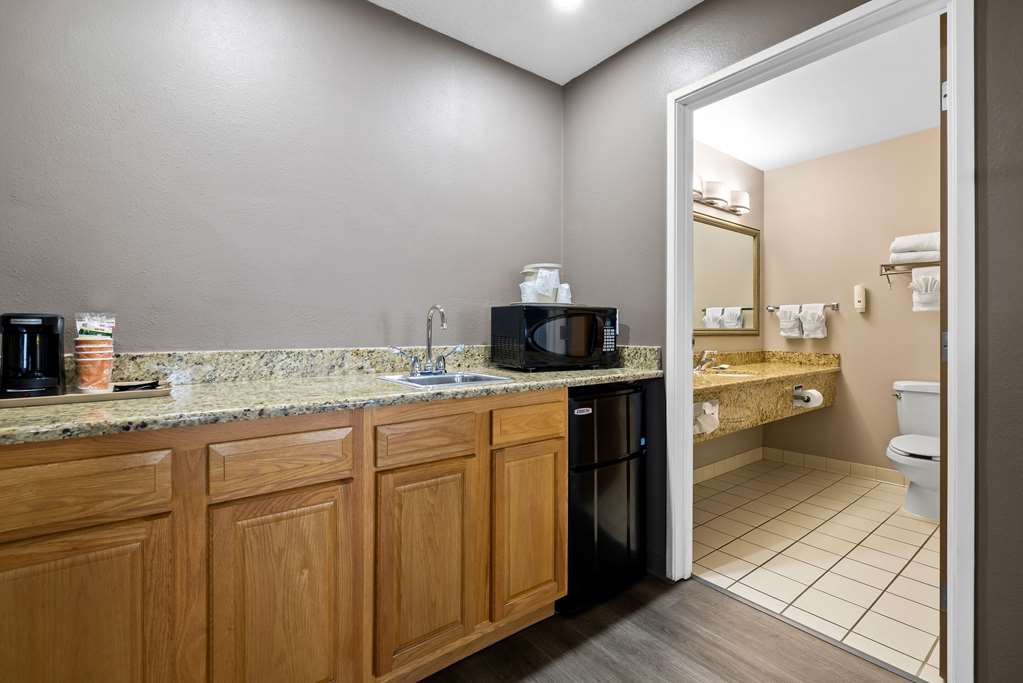 Quality Inn near Monument Health Rapid City Hospital - photo 13