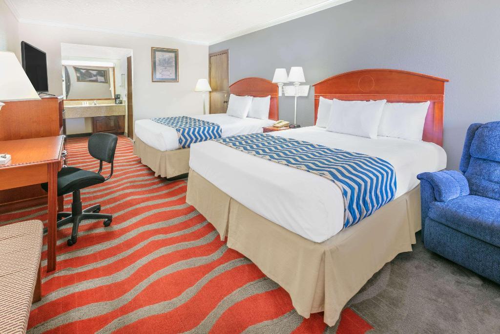Travelodge Inn & Suites by Wyndham Norman - photo 3