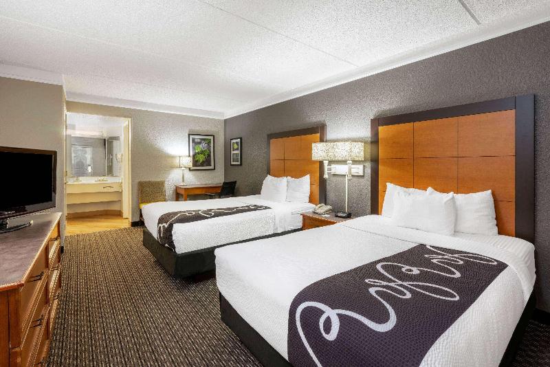 Super 8 by Wyndham The Woodlands North - photo 7