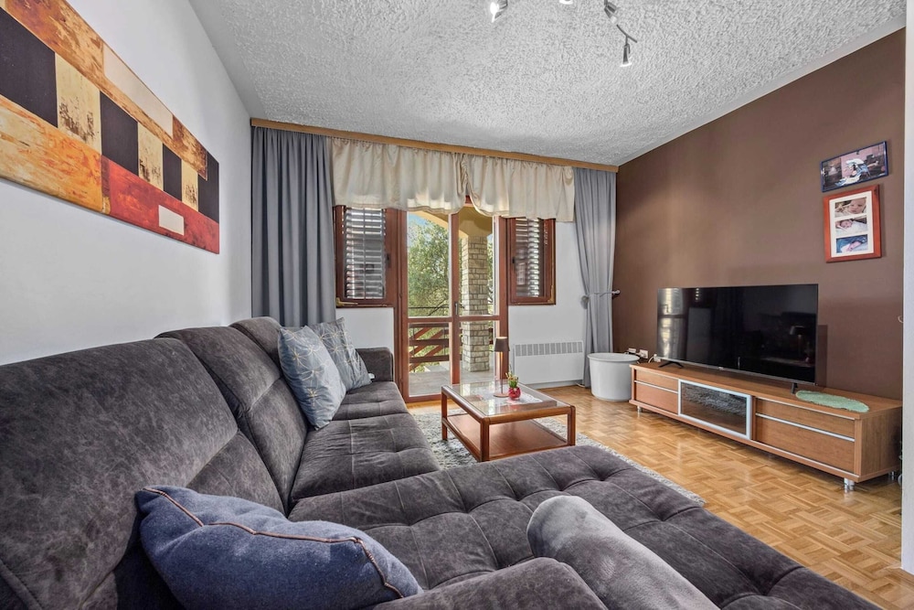 Apartment in Supetarska Draga near Sandy Beach — 4-Star Luxury Hotel in Supetarska Draga, Croatia