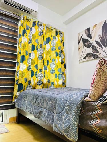 Trees Residences Tower 11 1BR with Balcony — 4-Star Luxury Hotel in Manila, Philippines