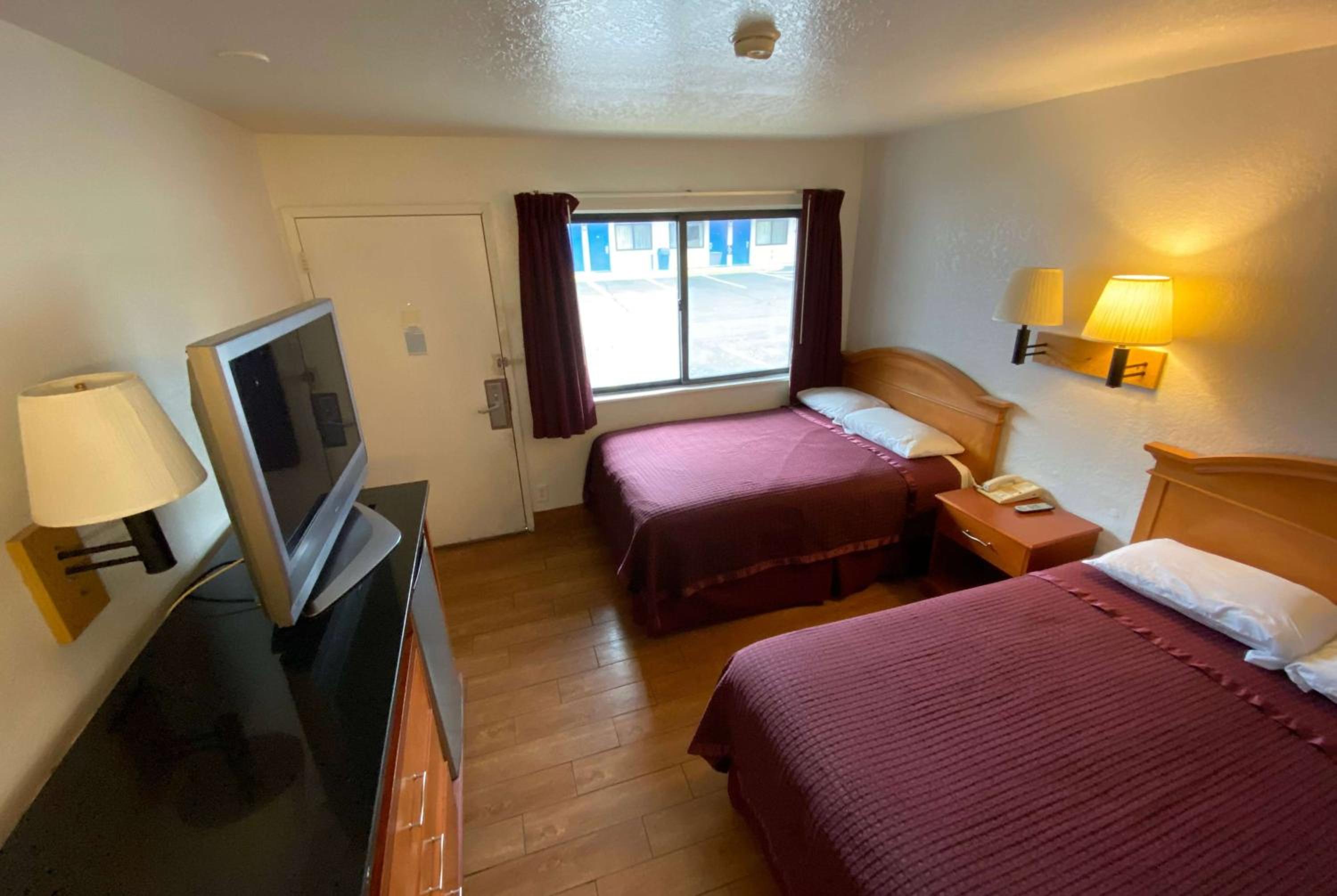 Travelodge by Wyndham Grand Rapids North - photo 7