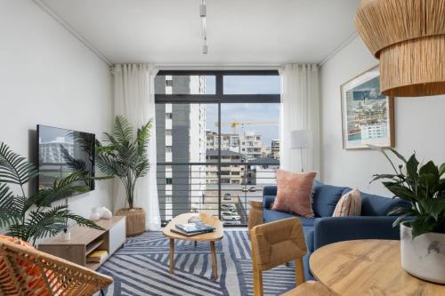 Heart of Sea Point Mountain Views