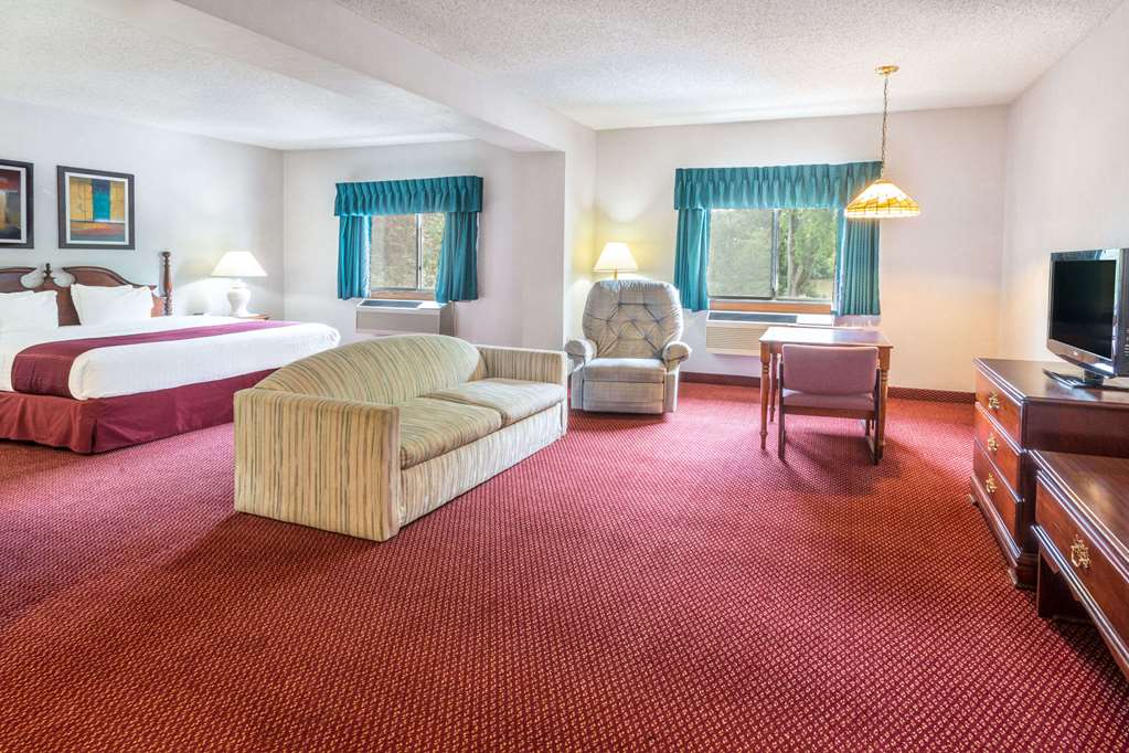 Days Inn by Wyndham Tiffin - photo 12