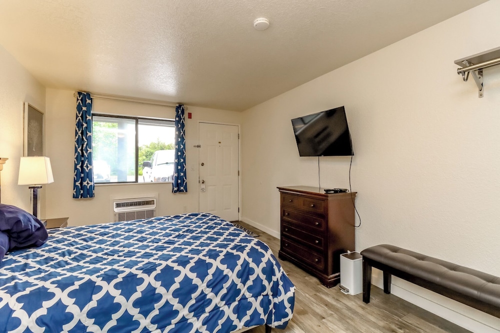 Belfair Motel - photo 7
