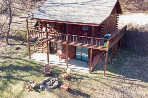 Redbud Valley Foxtail Cabin 6 — 4-Star Luxury Hotel in Eureka Springs, United States