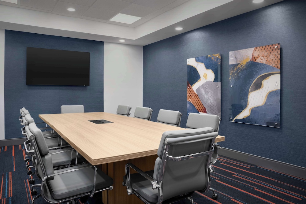 Hampton Inn & Suites Williston - photo 41