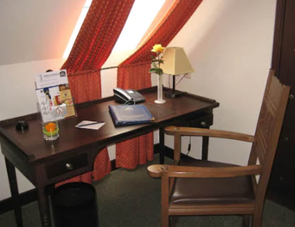In-room business center