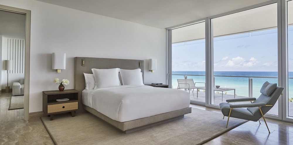 Four Seasons Hotel at The Surf Club - photo 17