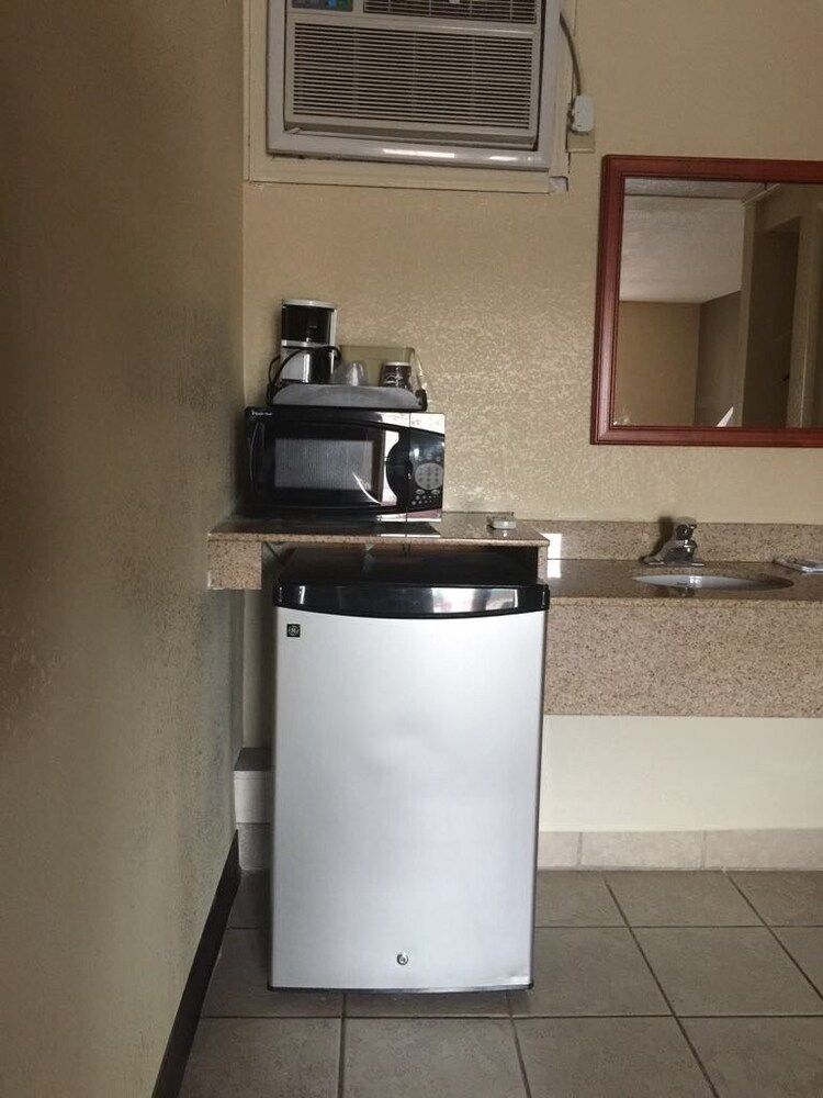 Bear Mount Inn & Suites - photo 15