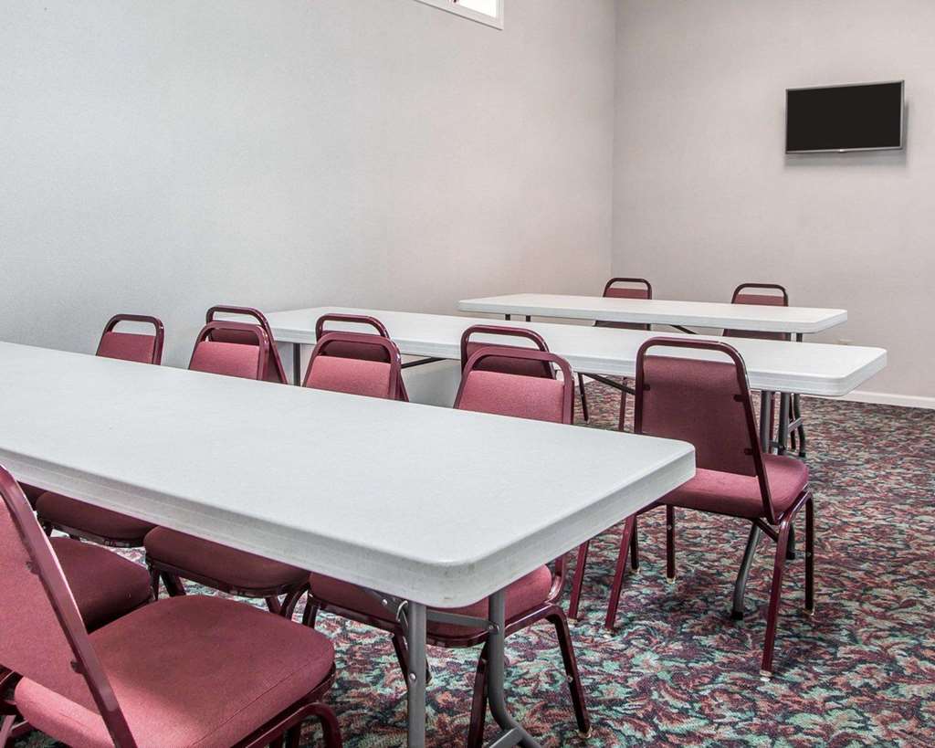 Econo Lodge Jefferson City - photo 26