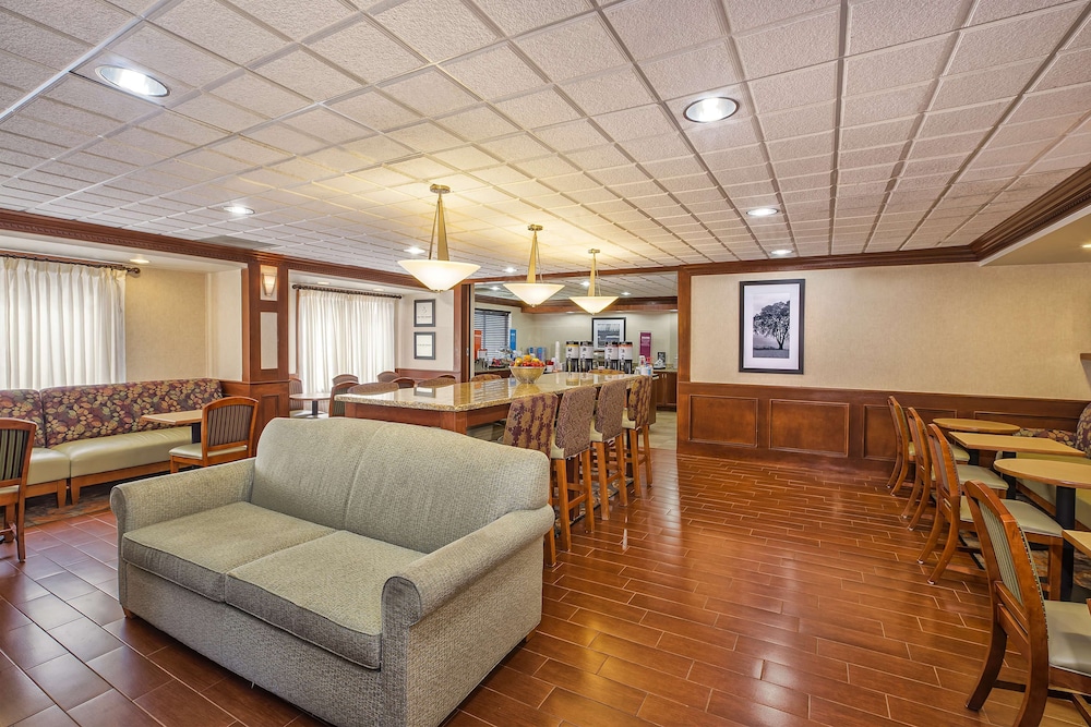 Hampton Inn Hotel Detroit Belleville Airport Area - photo 21
