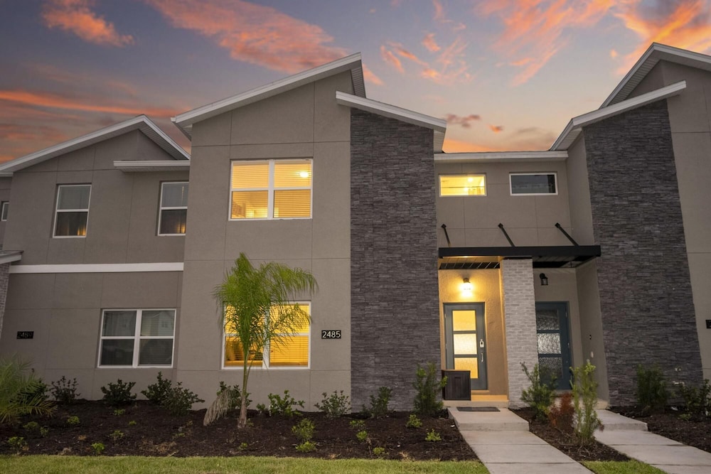 Gorgeous 4 Bd w Pool Storey Lake Resort 2485 - featured photo