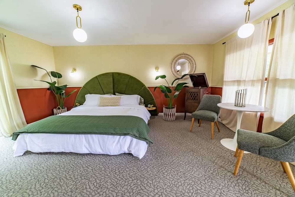The Springs Motel - photo 14