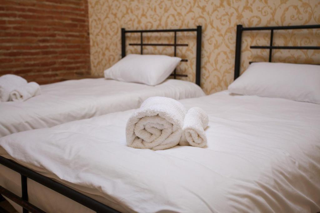 2 Signature Apartments on Agmashenebeli
