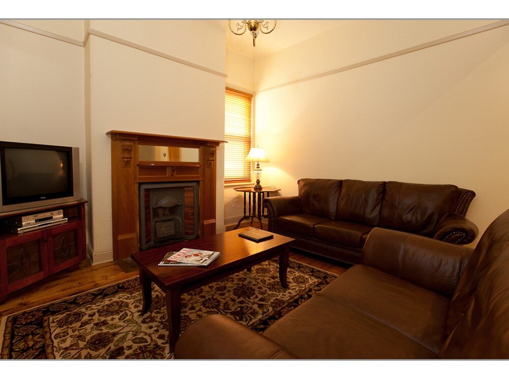 Fairholme Townhouse — 4-Star Luxury Hotel in Warrnambool, Australia