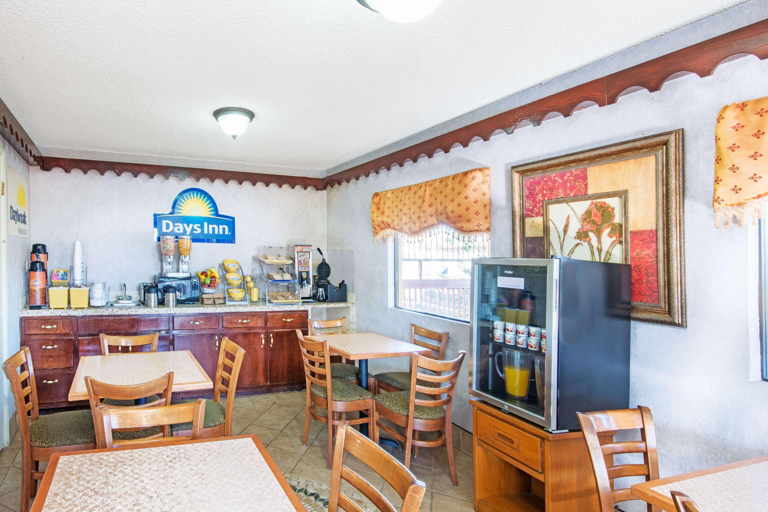 Days Inn Opelika - photo 8