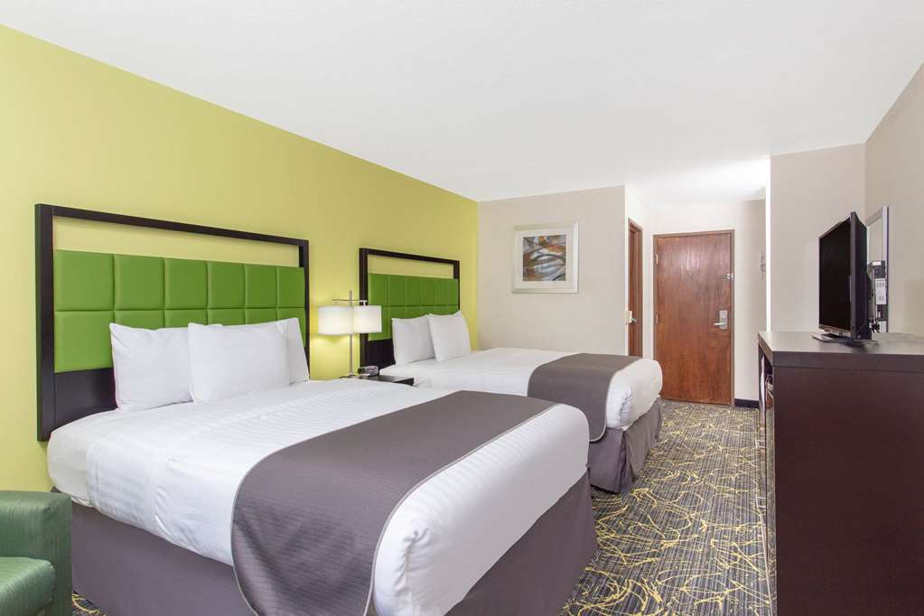 AmericInn by Wyndham Delafield Waukesha Milwaukee - photo 11