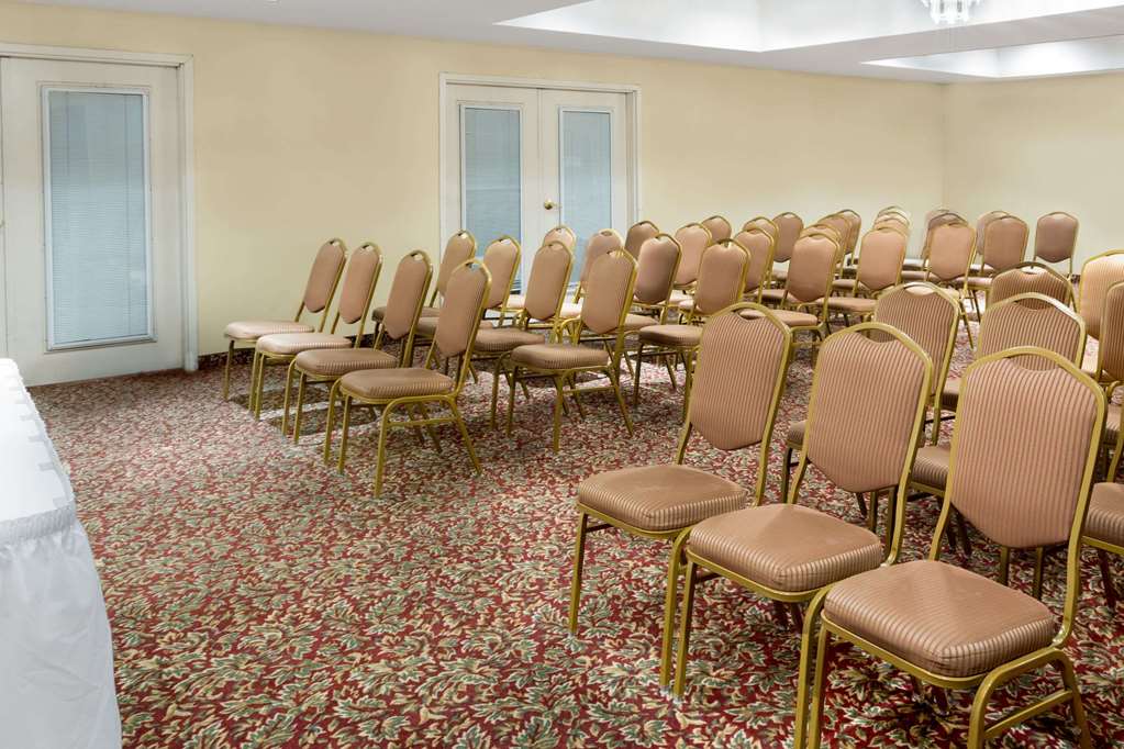 Days Inn & Suites by Wyndham Pocahontas - photo 23