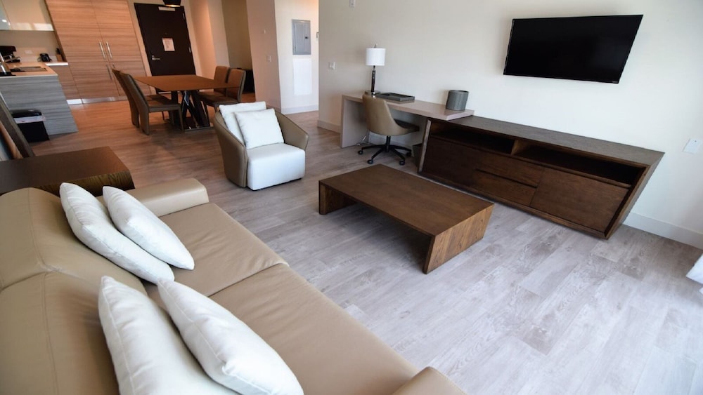 Spectacular 1 Bed Plus Den On To The Amazing Hollywood Beach Hollywood - photo 16