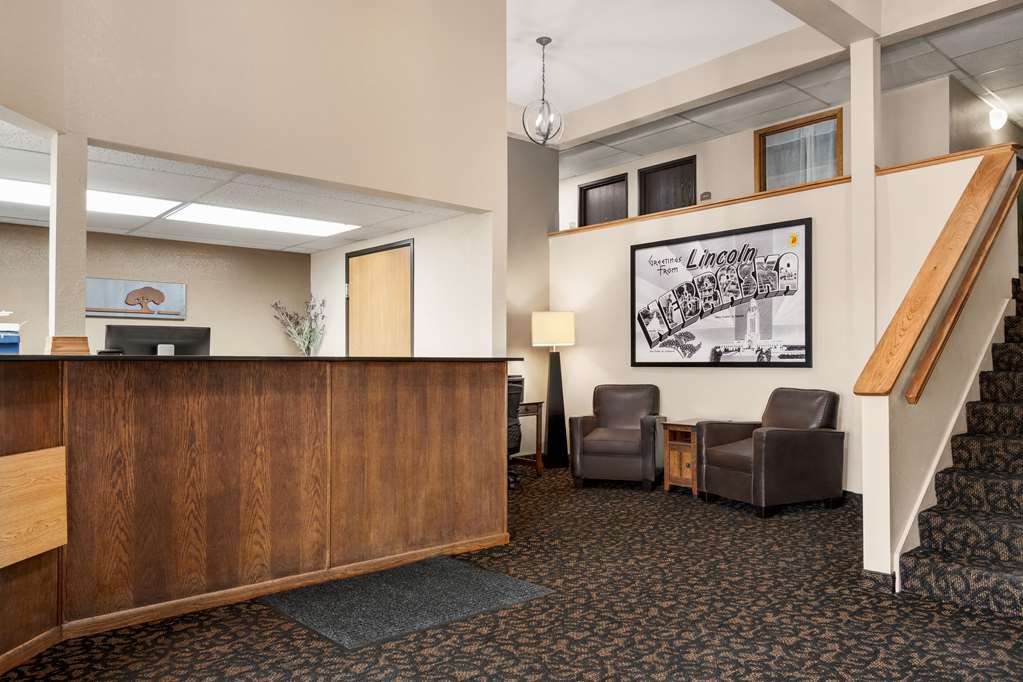 Super 8 by Wyndham Lincoln North - photo 8