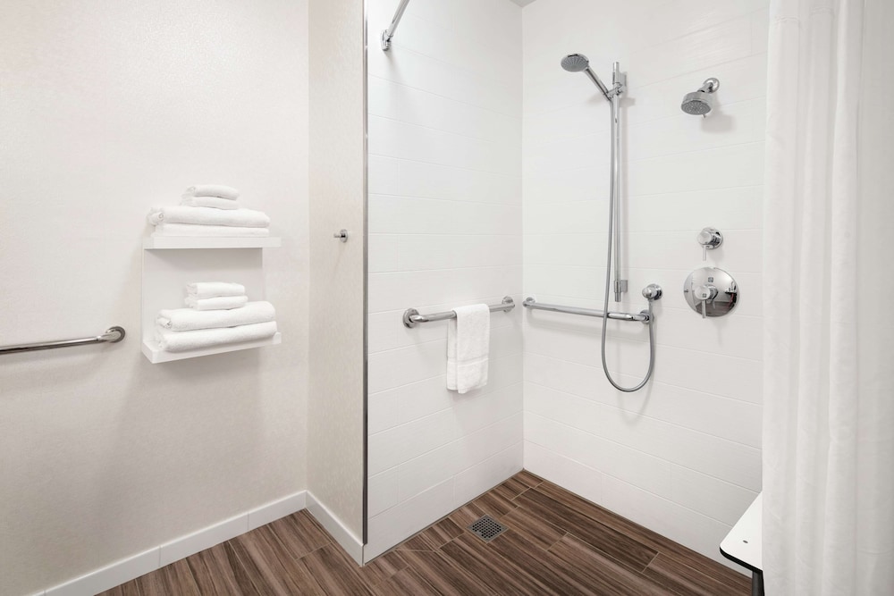 Hampton Inn & Suites Anaheim Garden Grove - photo 22