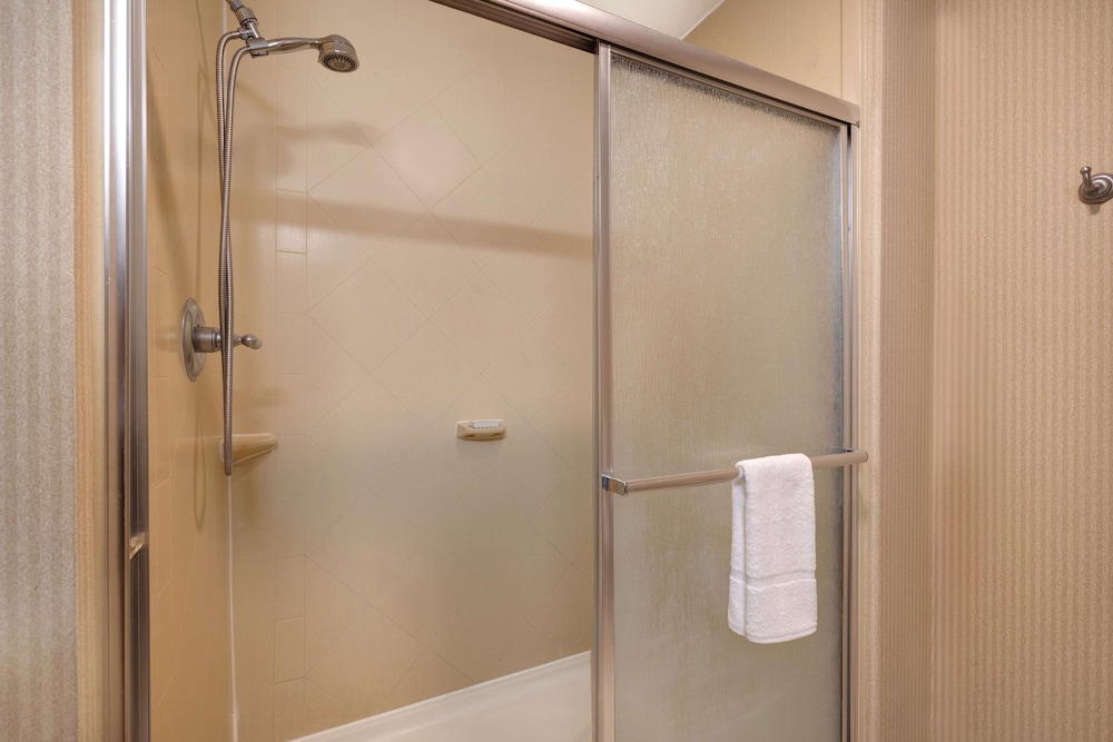 Hampton Inn Victoria - photo 33