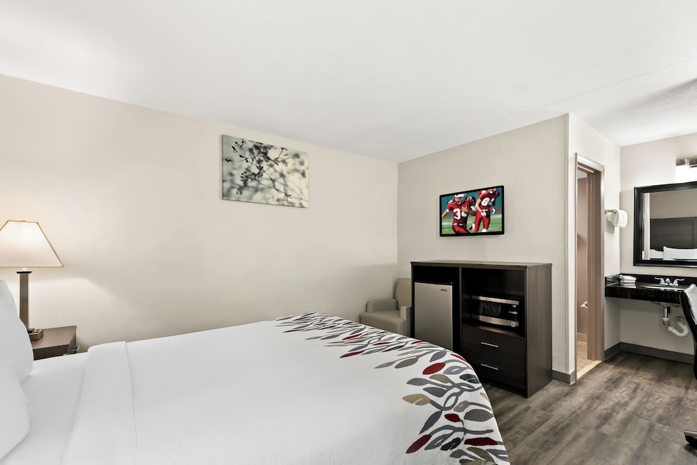 Red Roof Inn & Suites Duncan - photo 4