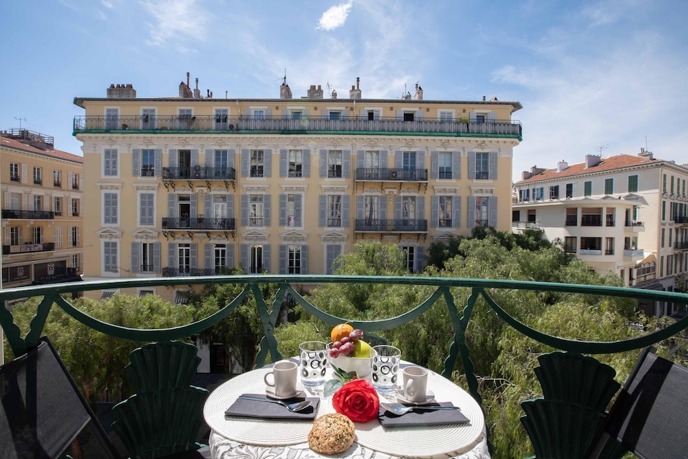 Le Magenta in Nice With 1 Bedrooms and 1 Bathrooms — 4-Star Luxury Hotel in Nice, France