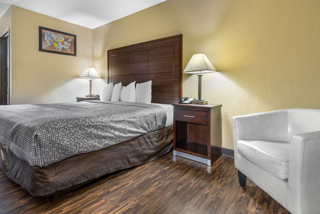 Econo Lodge La Crosse North - photo 33