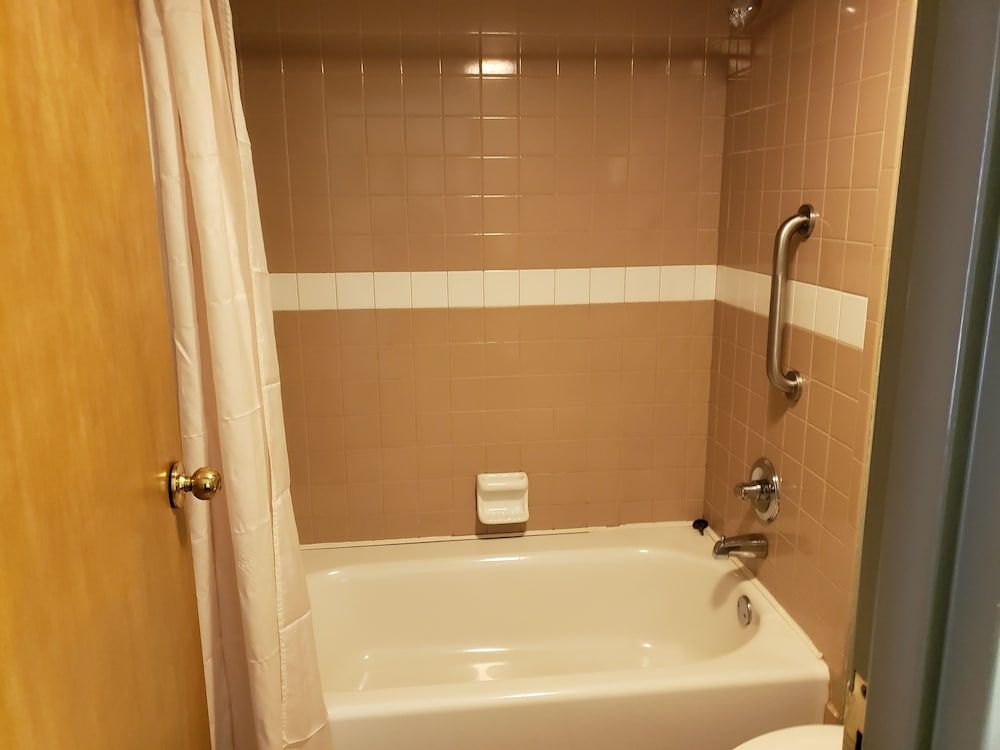 Hotsprings Village Inn - photo 15