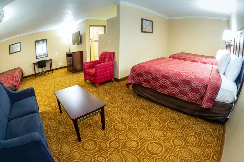 Econo Lodge Inn & Suites Fallbrook Downtown - photo 25