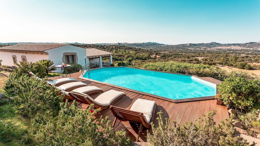 Dolce Luna Bed and Breakfast — 4-Star Luxury Hotel in Arzachena, Italy