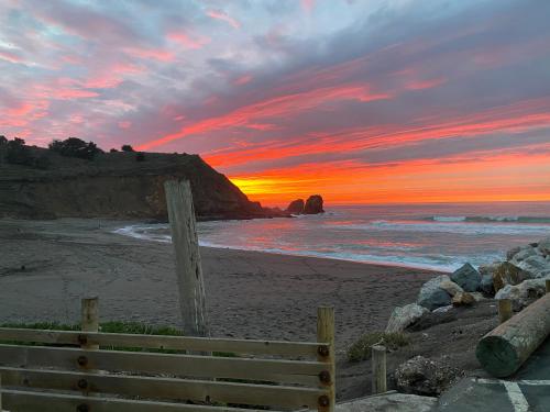 Sea Breeze Motel - featured photo