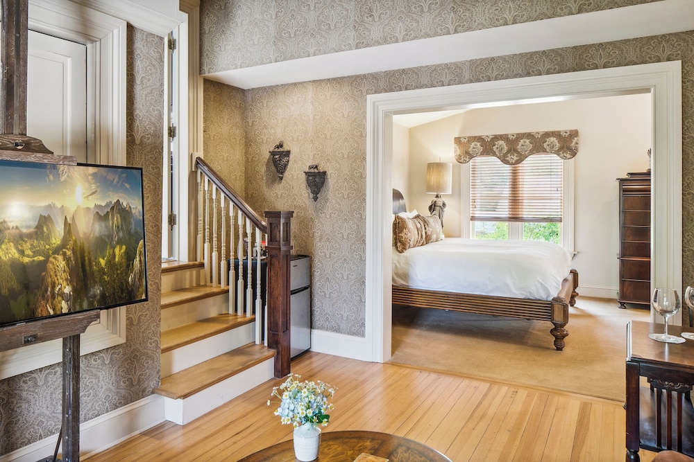The Tidewater Inn - photo 15