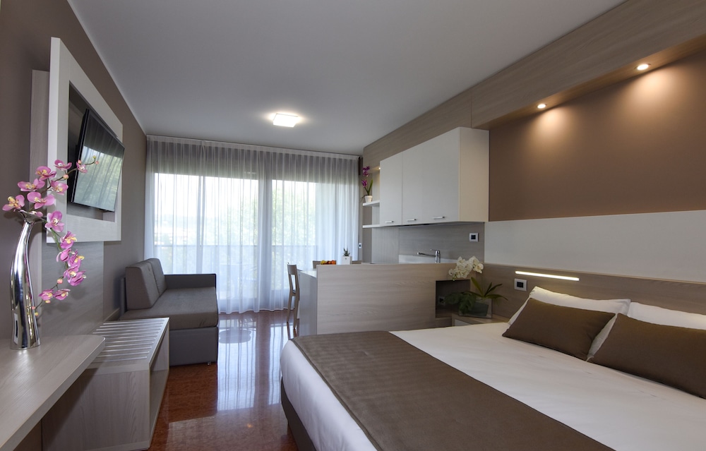 Residence all'Adige — 4-Star Luxury Hotel in Verona, Italy