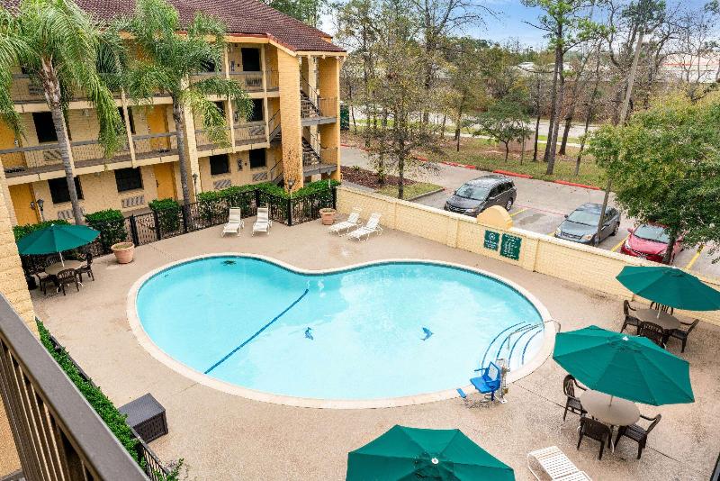 Super 8 by Wyndham The Woodlands North - photo 21
